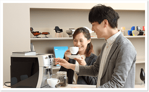 コーヒー豆の補充・マシンのメンテナンス